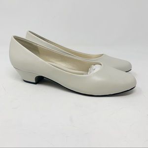 Easy Street Halo Closed Toe Classic Pump Size 7.5